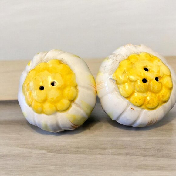 Vintage Anthropomorphic Salt Pepper Shakers Lefton Thumbelina Honeybun Ceramic - Picture 2 of 5